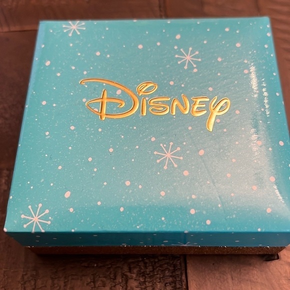 Disney Can You Bow-leave? Christmas Charm Bracelet New - Picture 2 of 7
